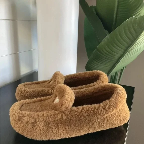 PRADA Shearling Driver Loafer Caramel - Picture 4 of 11